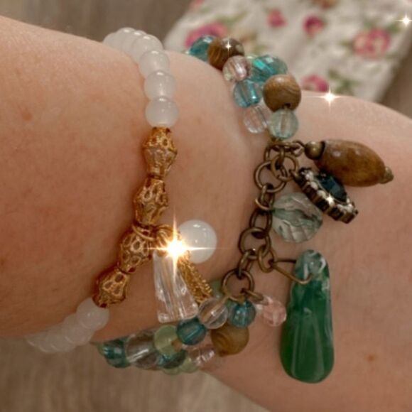 NEW Bundle (2) Handmade Beaded Bracelets with Drawstring Bag - Picture 2 of 7